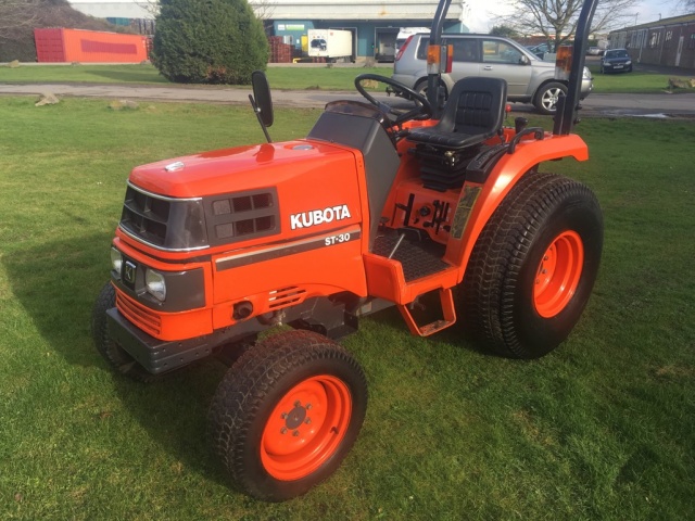 Kubota ST30 front side