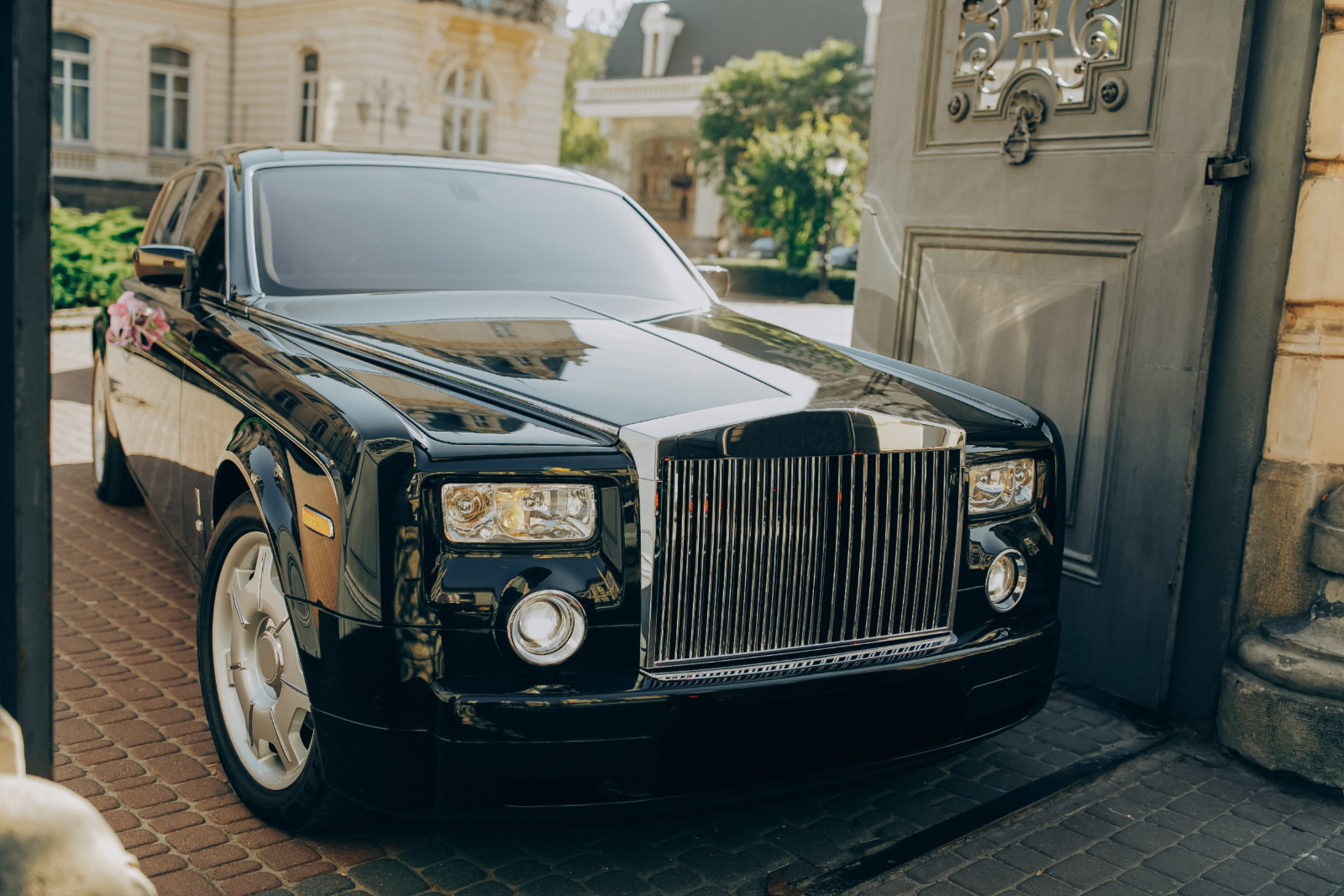 Is Buying A Bentley A Good Investment? Bentley and Rolls-Royce specialist for Middlesex, London, Sussex, Dorset and Kent.