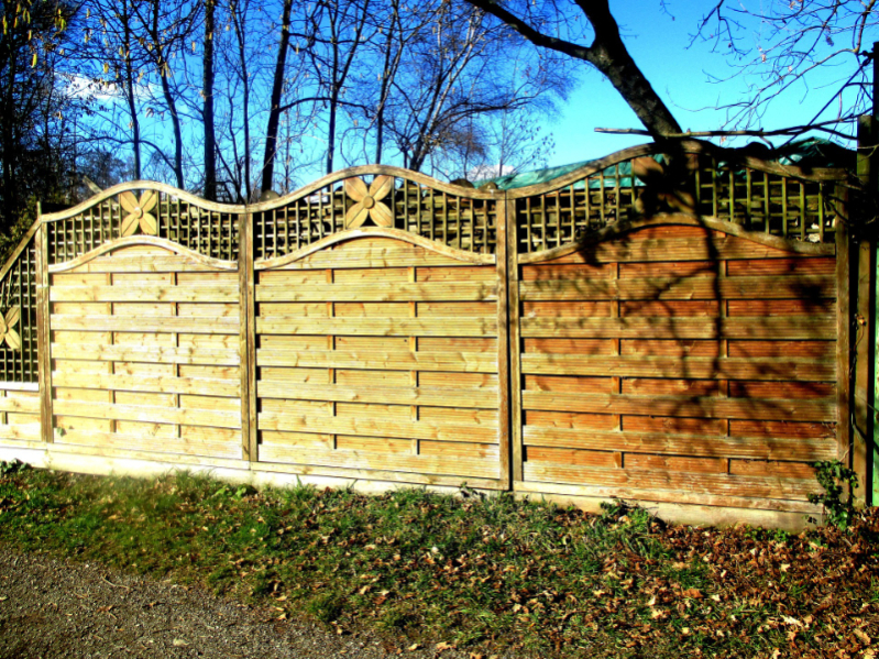 Larch-Lap Panel Fencing