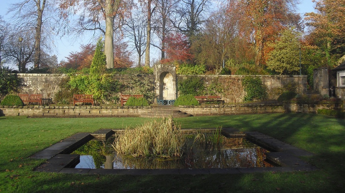 Pittencrieff Park: Things to See Between Edinburgh and Aberdeen