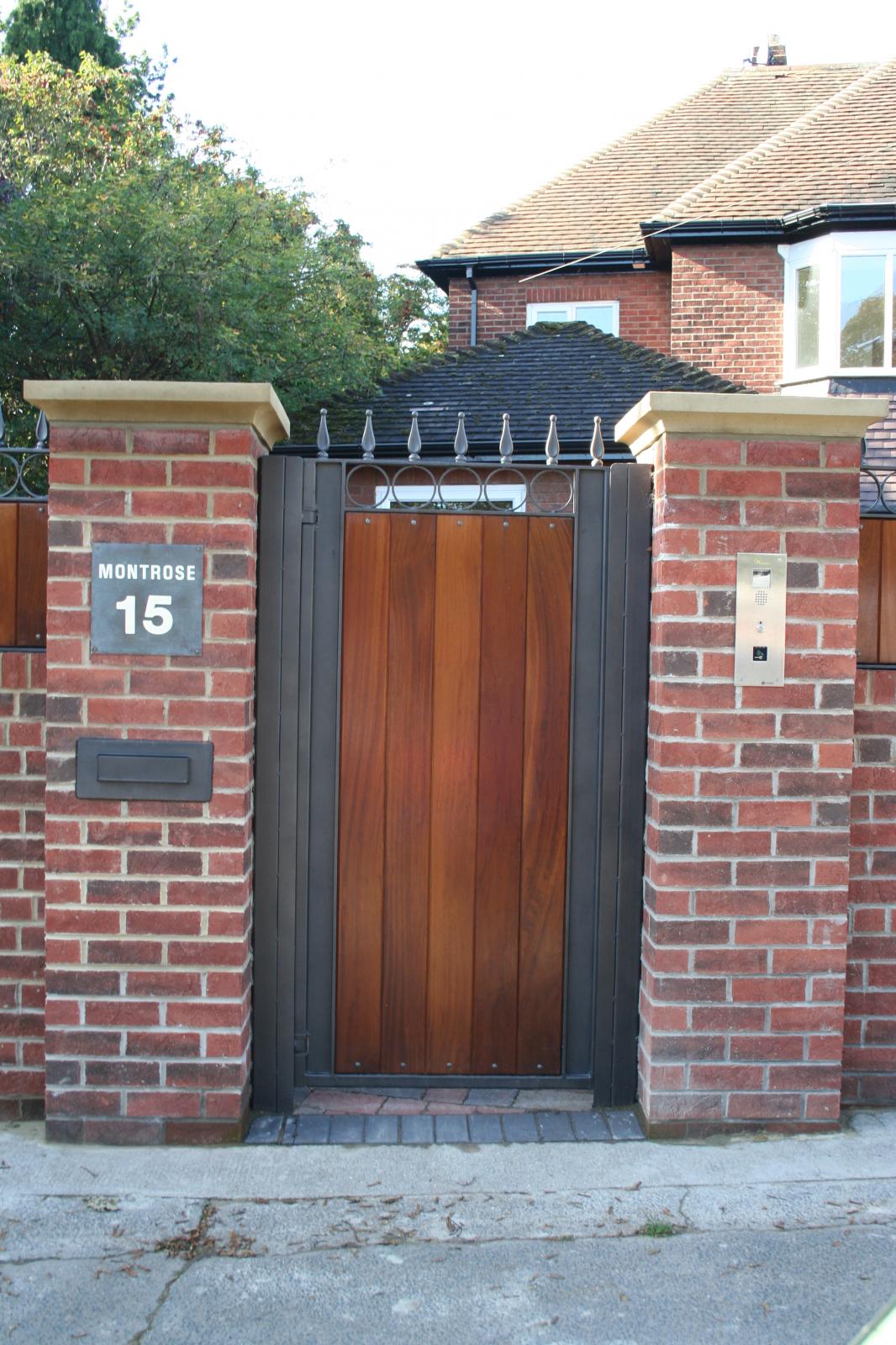 What are the benefits of sliding gates for a driveway?