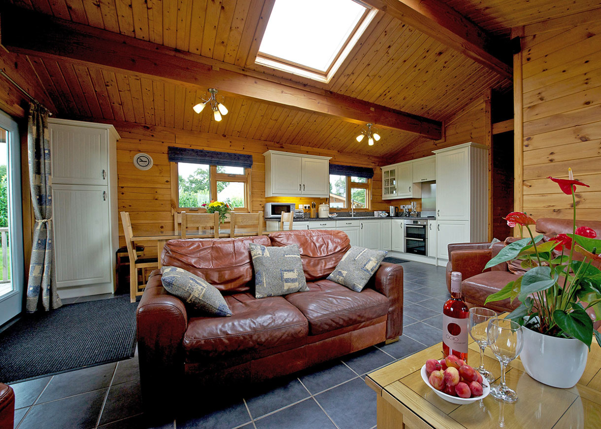 Luxury Country Lodges Derby, Ashbourne, Rocester, Uttoxeter, Tutbury, Hilton, Willington, Burton upon Trent