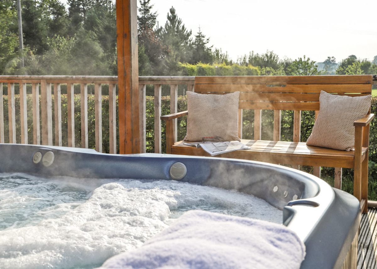 Luxury Lodges With Hot Tubs Derby, Ashbourne, Rocester, Uttoxeter, Tutbury, Hilton, Willington, Burton upon Trent