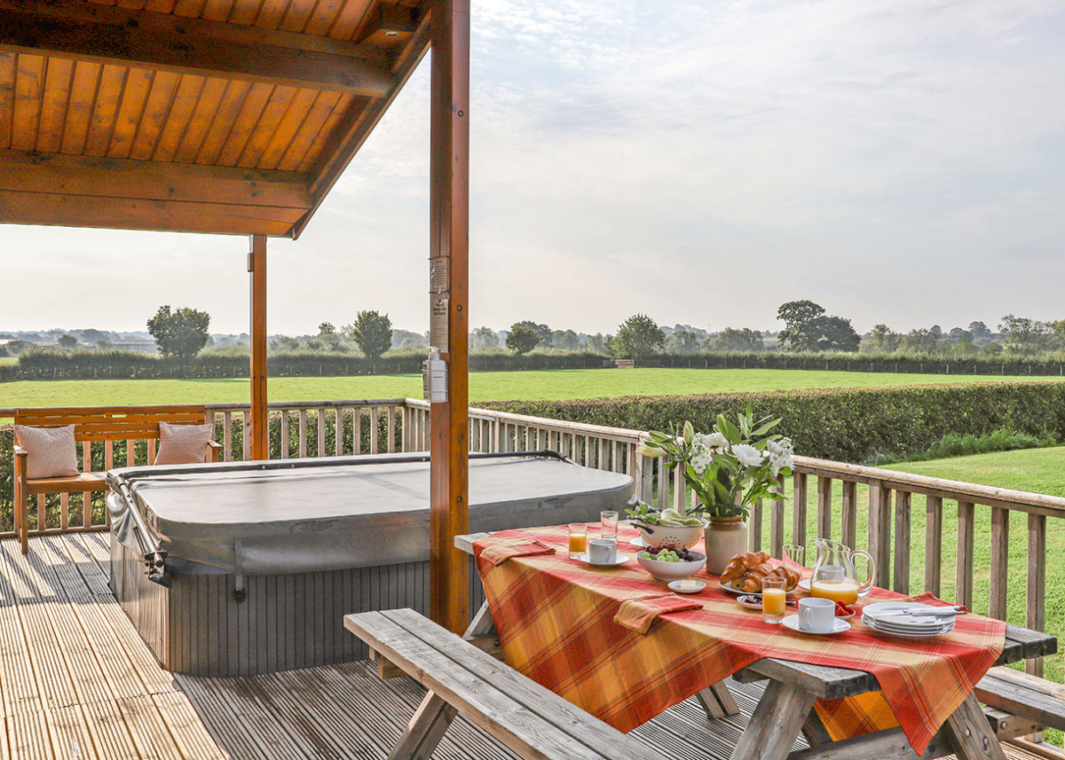 Hot Tub Lodge With Country Views