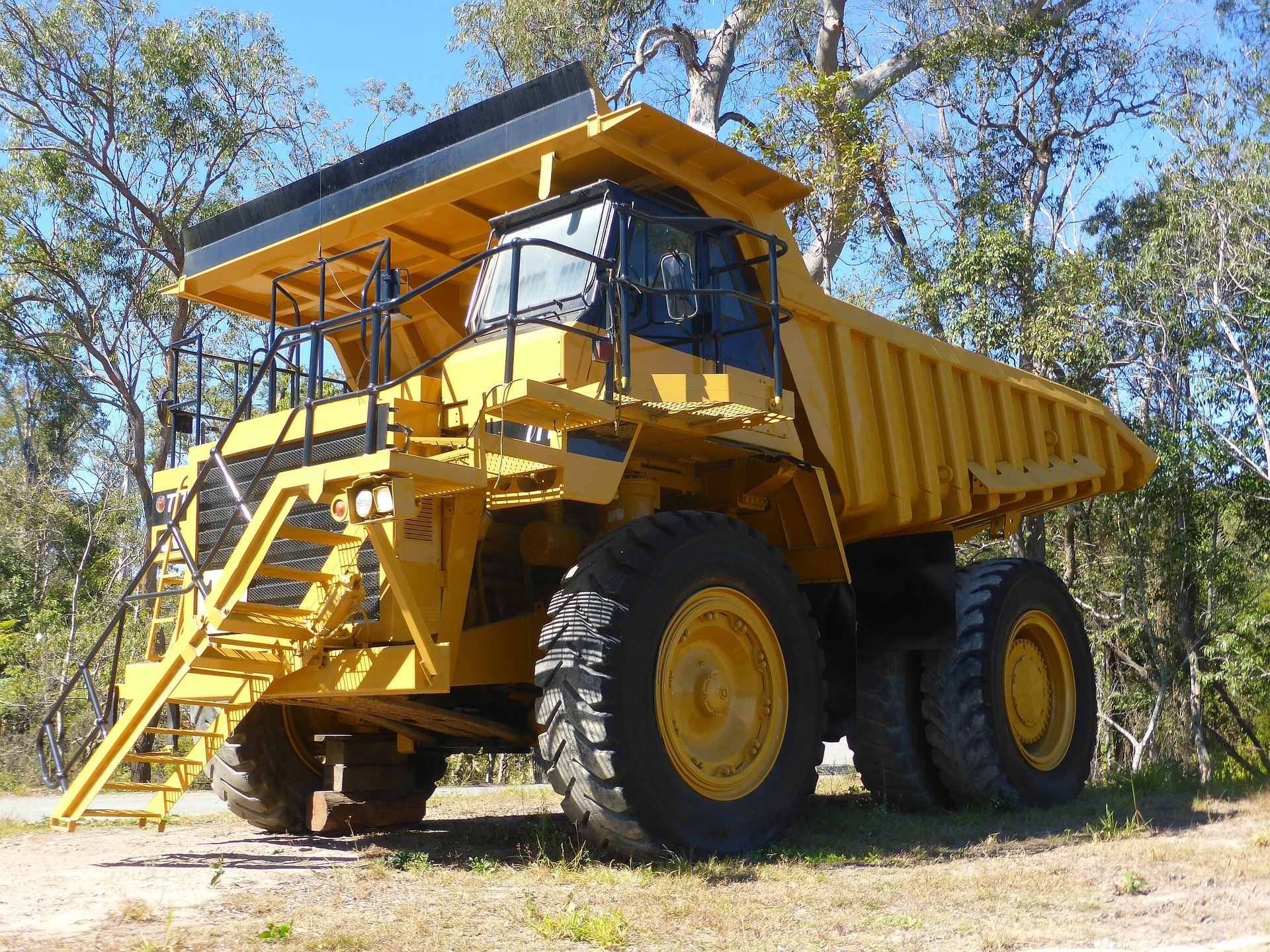 Moving & Unloading Machines: The Titans Of Transport - Used Plant Equipment For Sale Essex