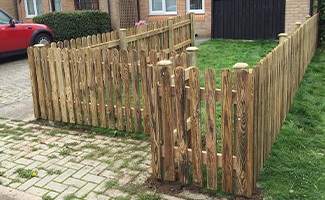 picket palisade fencing