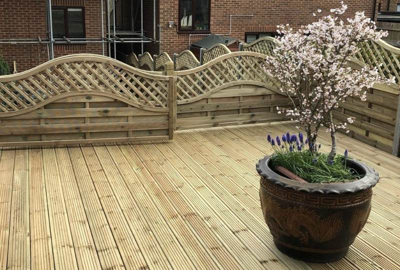 How Do You Maintain A Garden Fence How Do You Maintain A Garden Fence Image