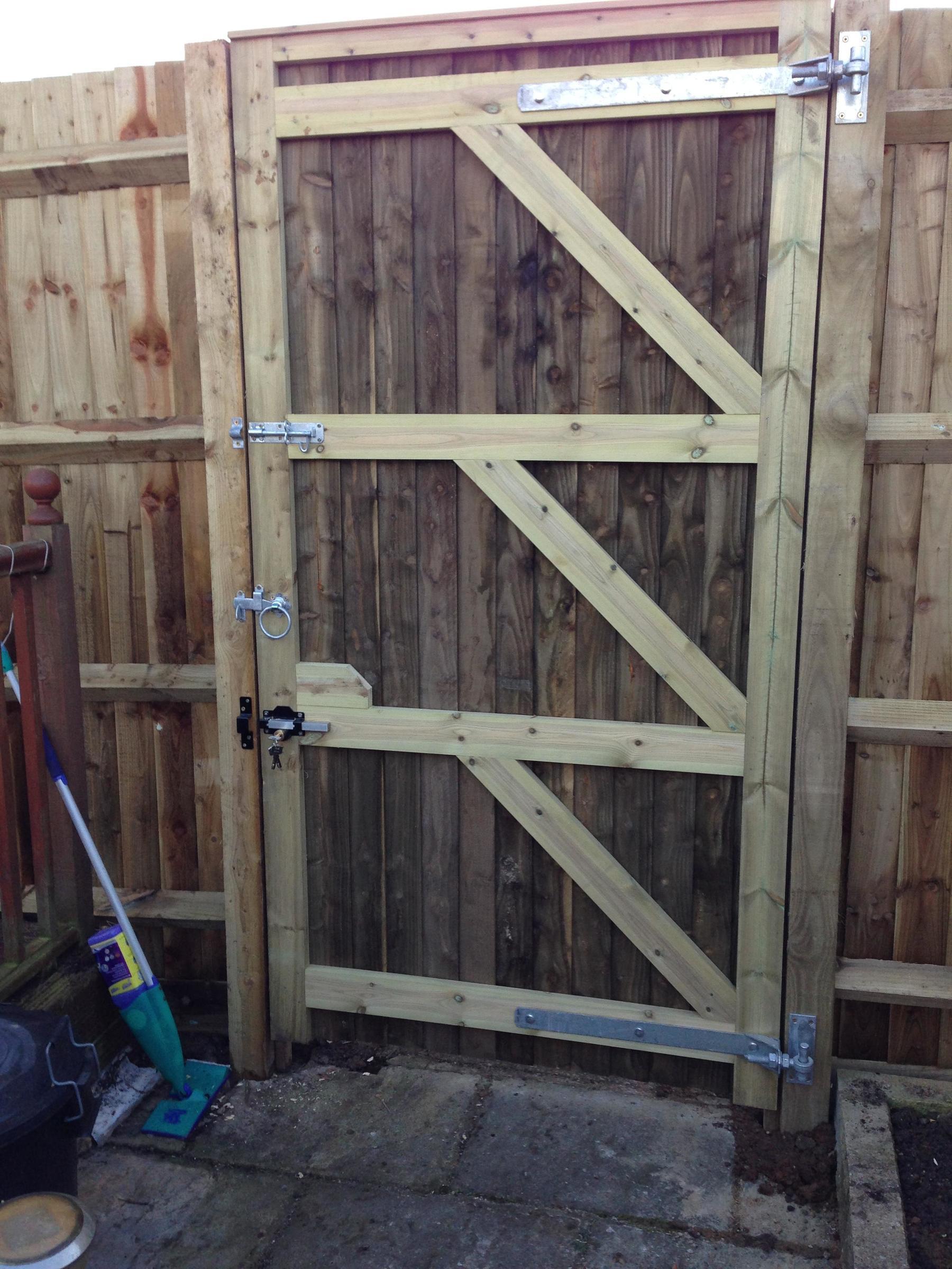 How Wide Should A Gate Be For A Driveway?