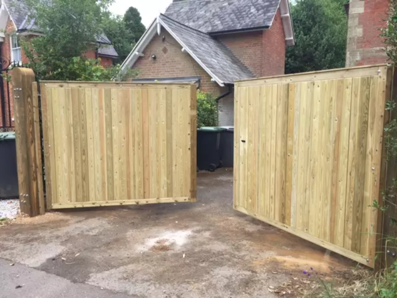 Wooden Driveway Gates Considerations Image