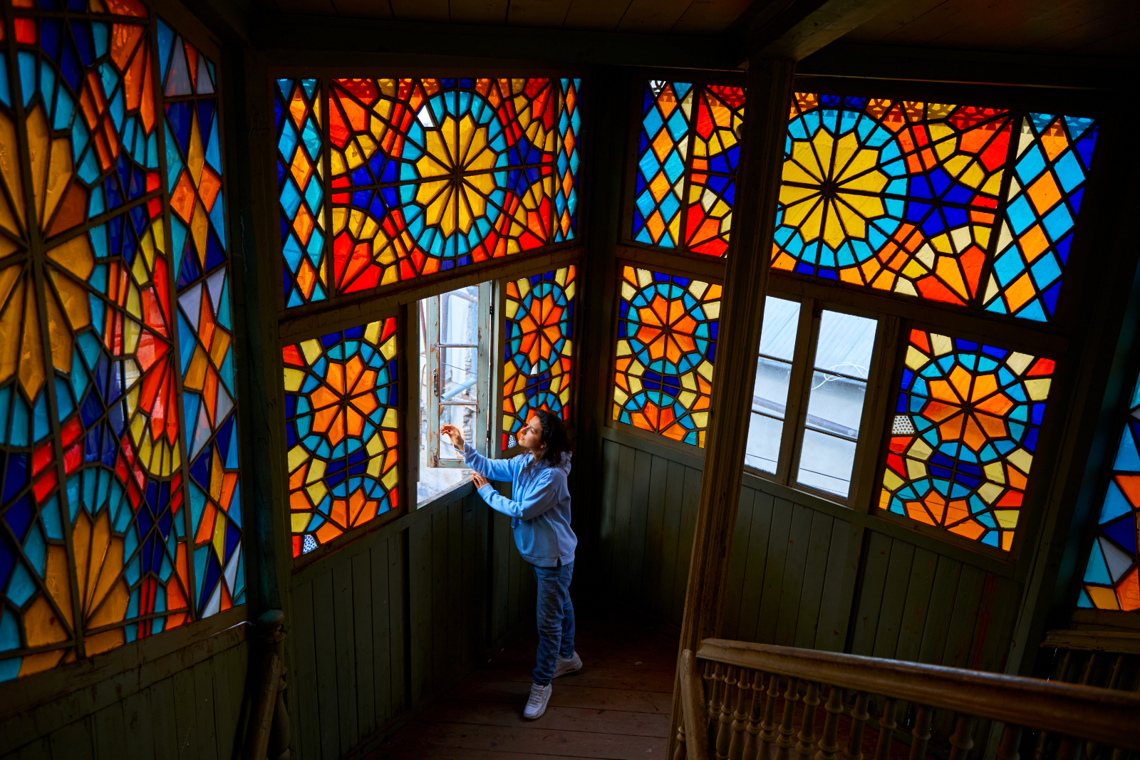 How Glass Design Can Elevate a Room
