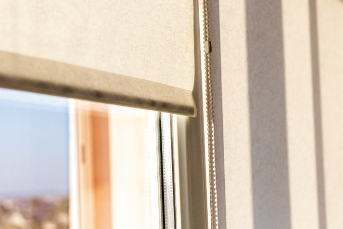 Roller Blinds vs Roman Blinds For Light Control Image