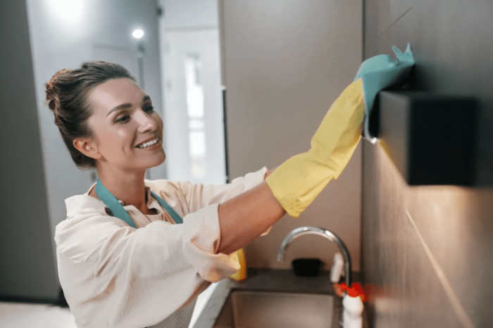 Woman Cleaning Surface - End Of Tenancy Cleaning Checklist