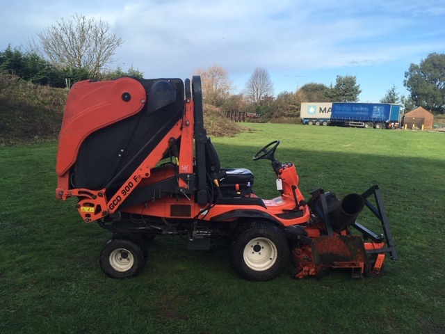 Kubota F3890 with collector