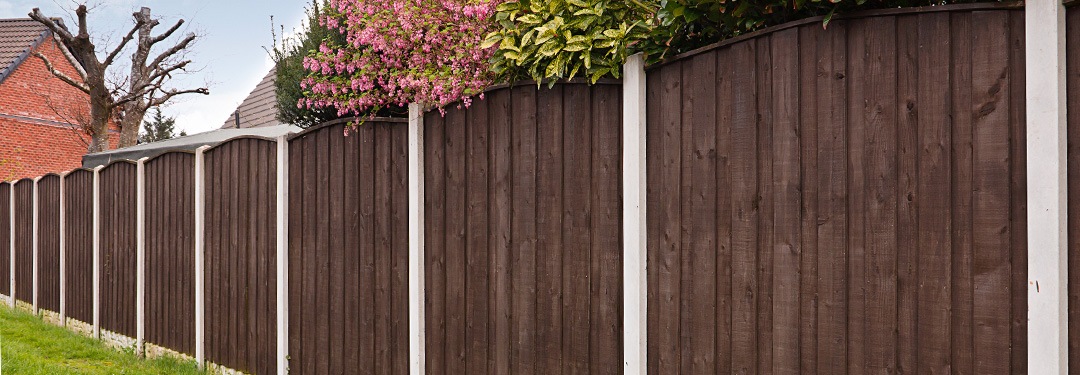 timber fencing as boundary wall