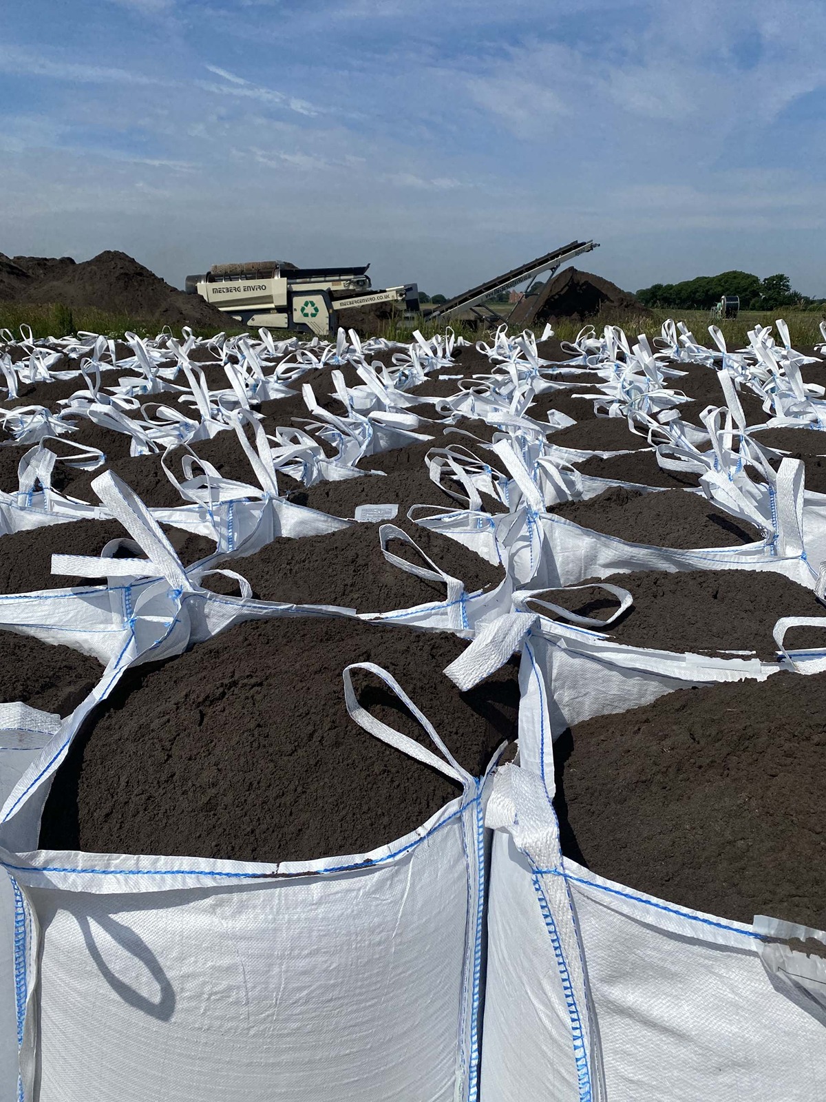 Landscapers Topsoil & Aggregate Supplier