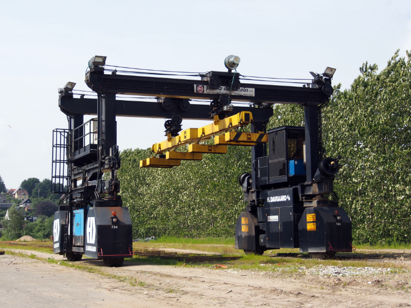 Competitive Contract Lifting & Crane Hire Prices Luton and Bedfordshire