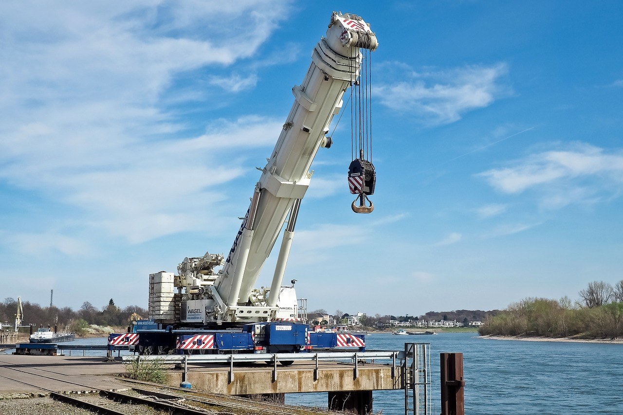 What Is Heavy Lift Equipment? Equipment and Technology