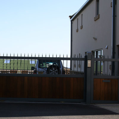 Choosing automatic commercial gates