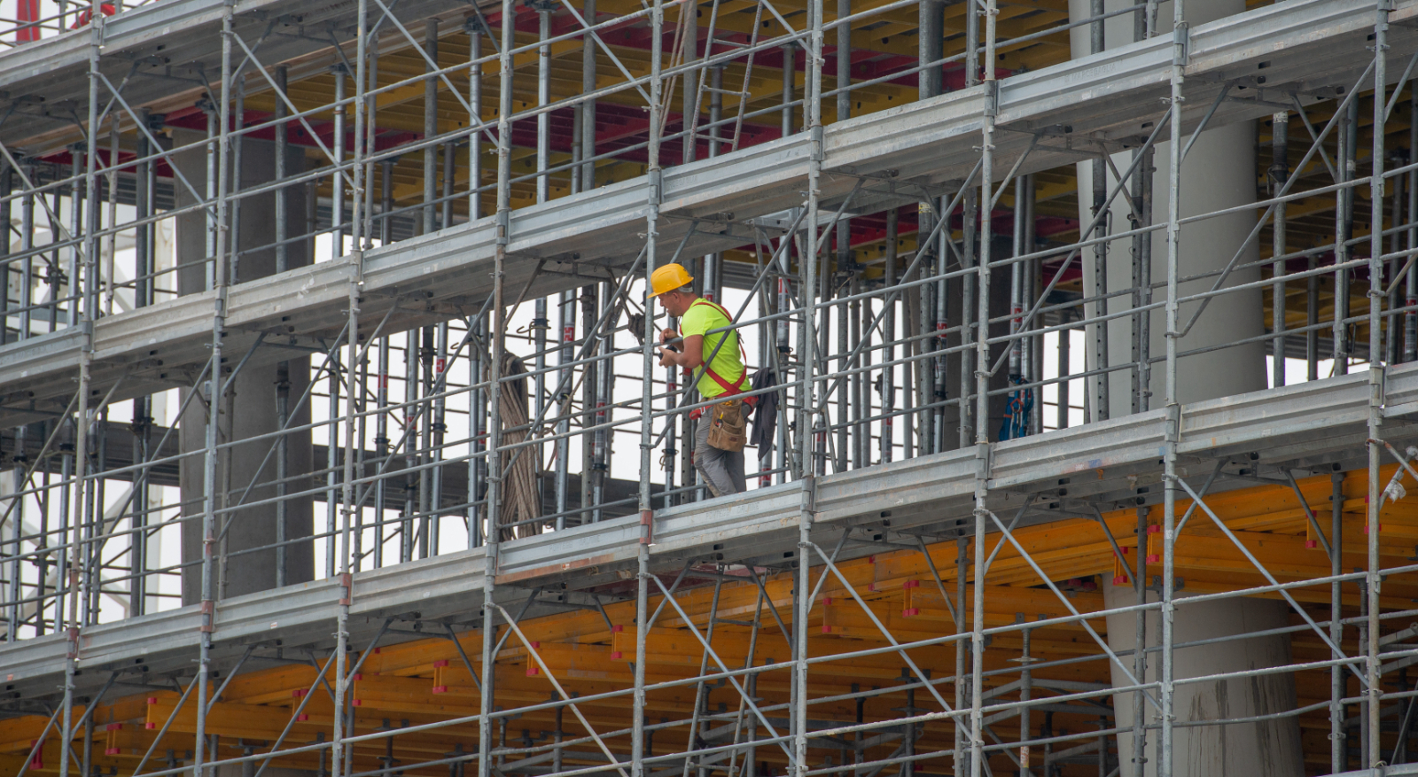 SCAFFOLDING FOR COMMERCIAL NEW-BUILDS