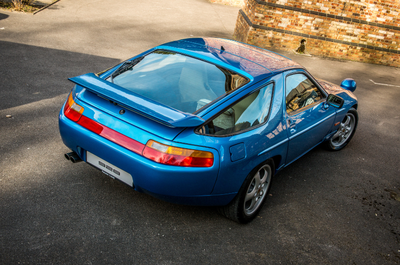 PORSCHE 928