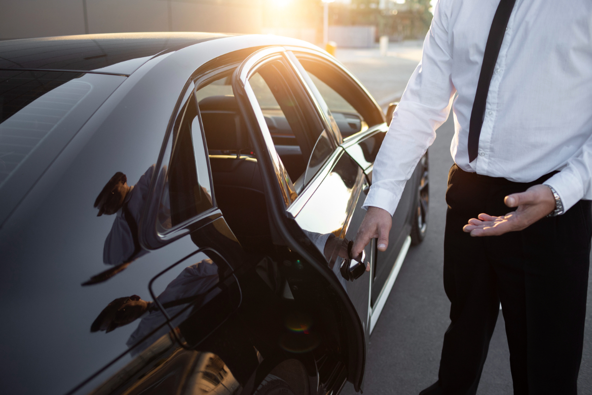 How Luxury Chauffeur Car Hire can Elevate Corporate Travel