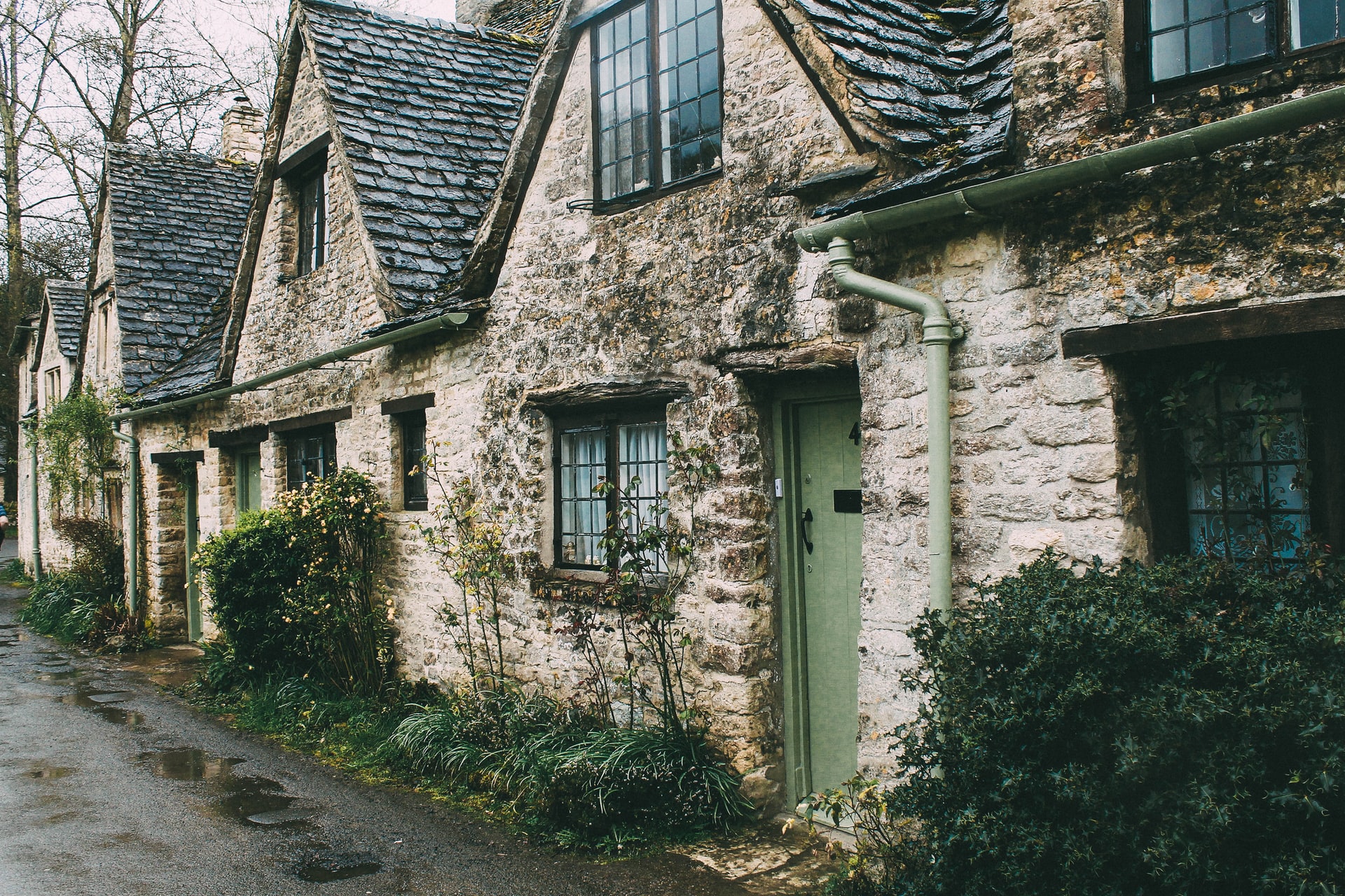 What can you do to a listed building without permission?