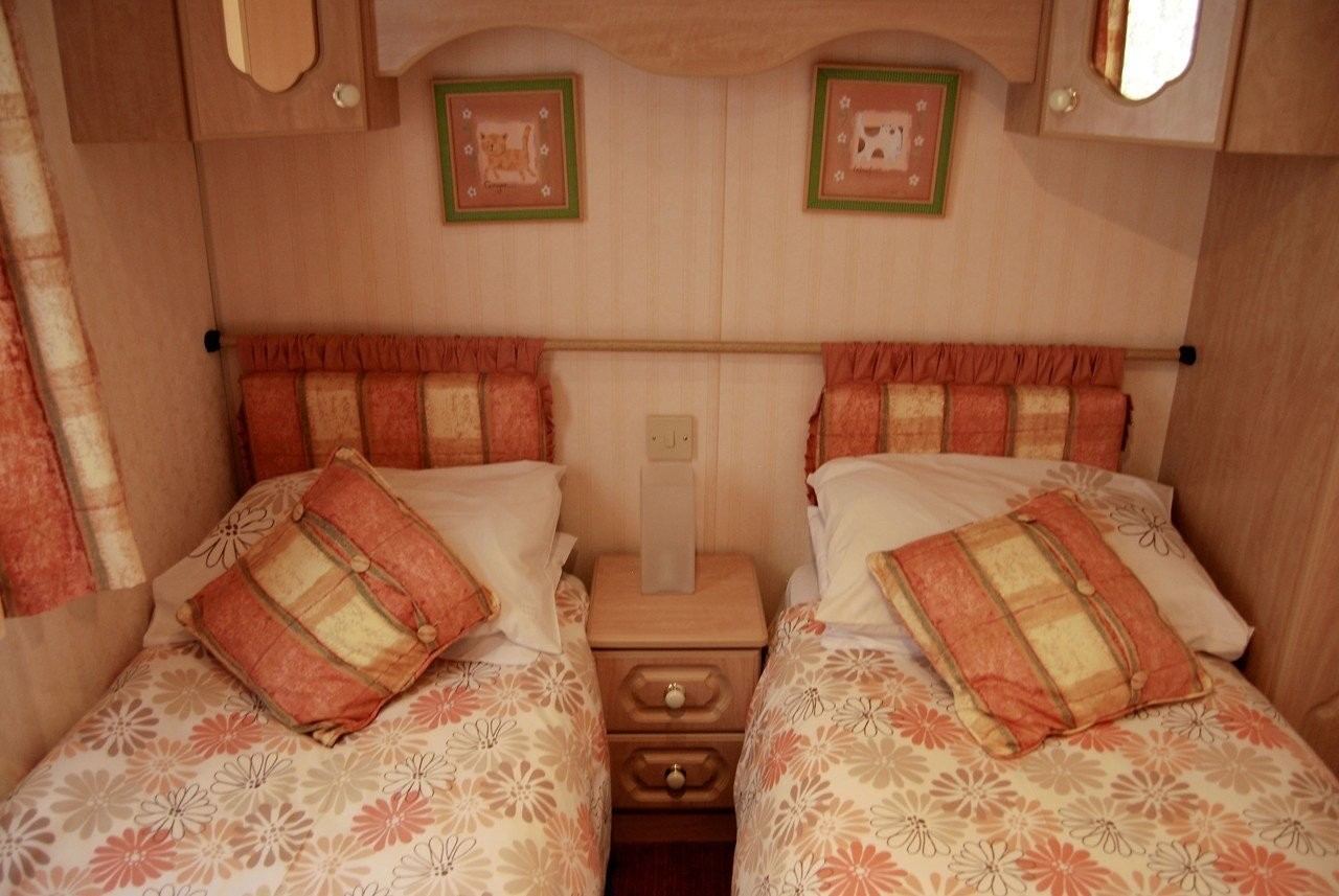 Cefyn twin beds