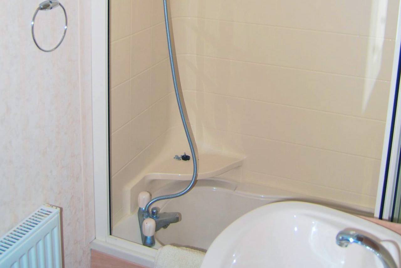 Cefyn shower