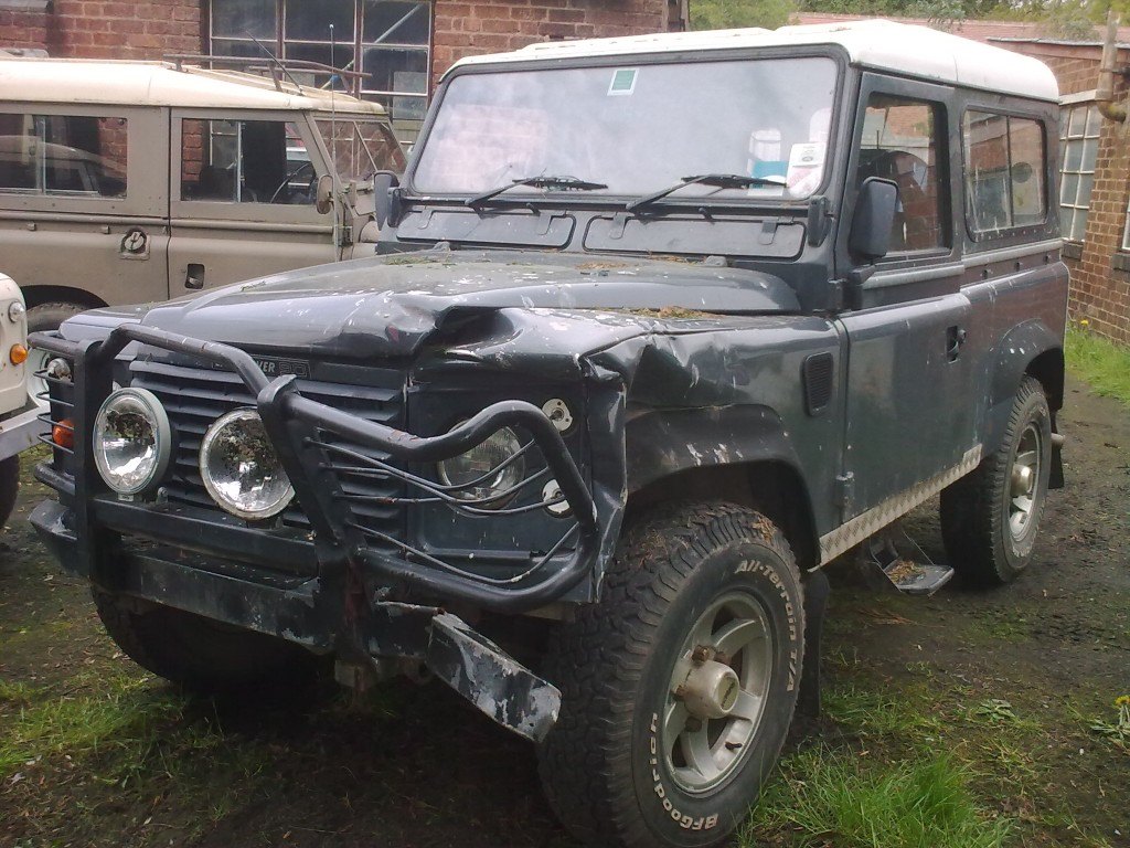 1985 Land Rover 90 with front end damage