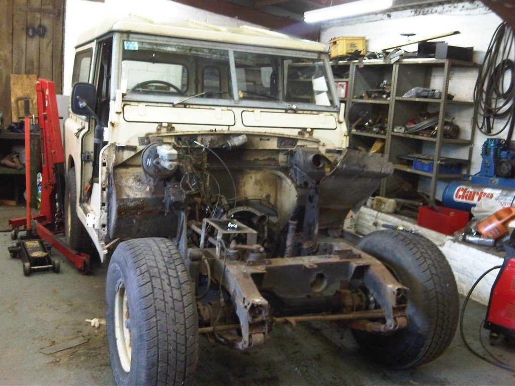 Land Rover VEHICLE DISASSEMBLY