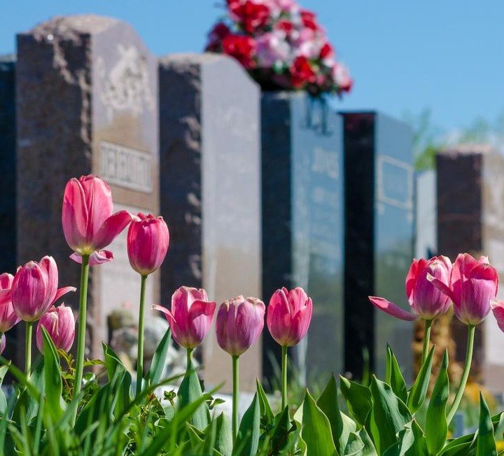 Is Granite Or Marble Better For A Headstone?