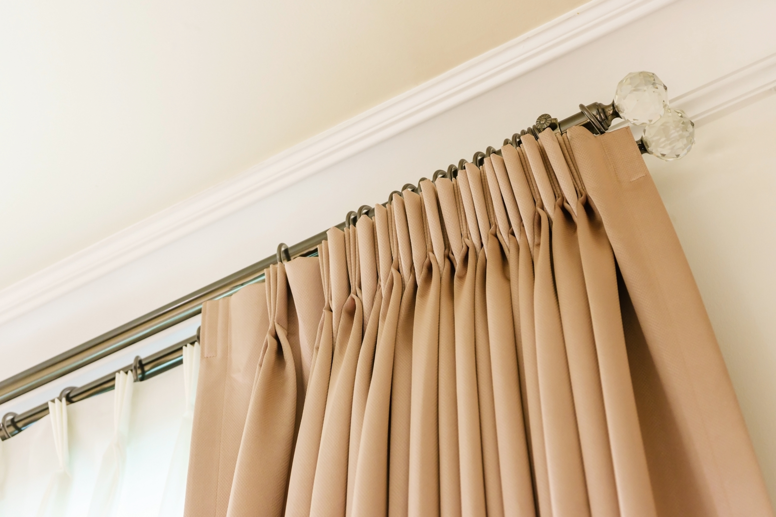 Should I Choose Curtains vs Blinds Should I Choose Curtains vs Blinds