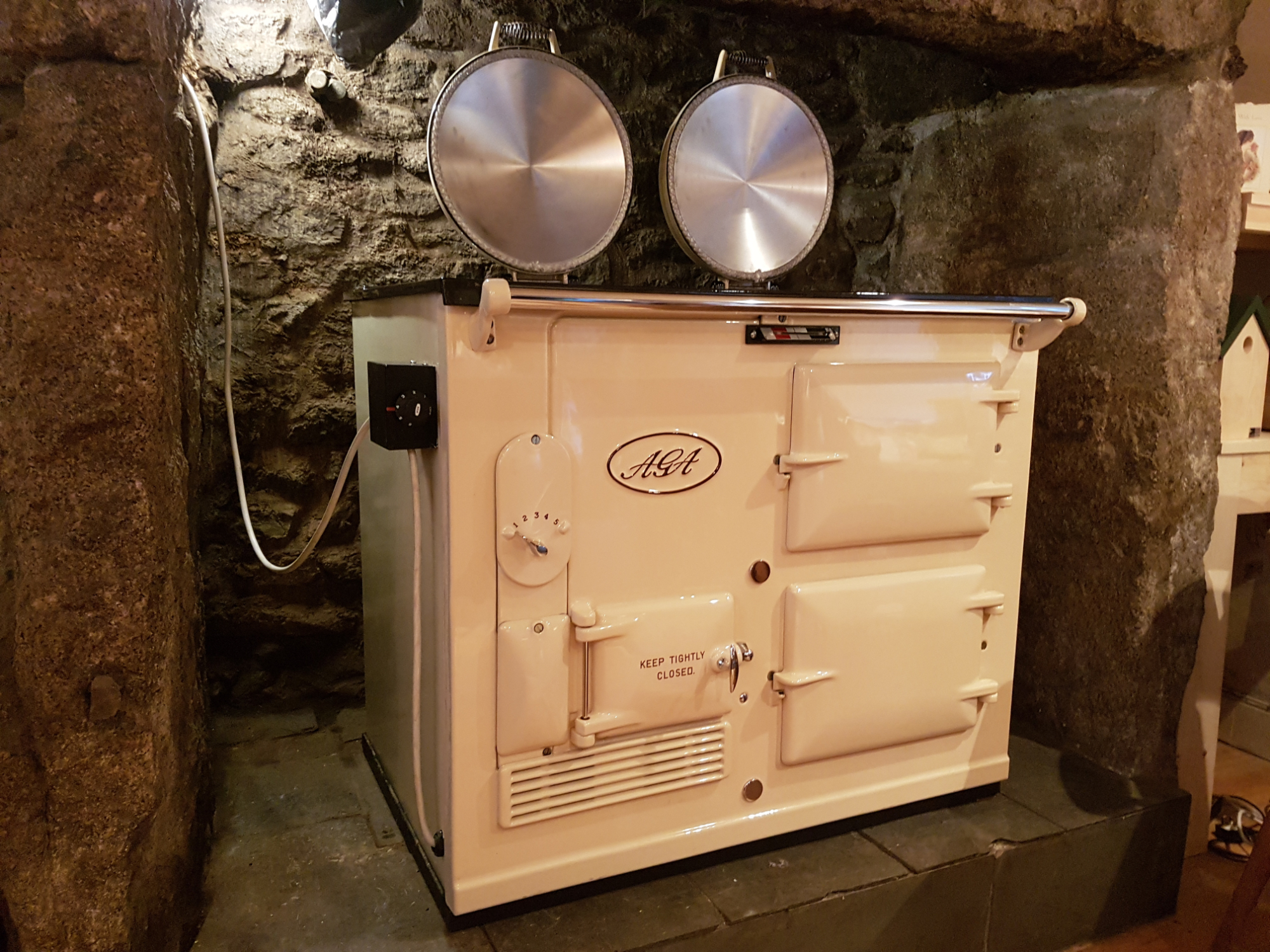 Maintaining Your Reconditioned Range Cooker Maintaining Your Reconditioned Range Cooker