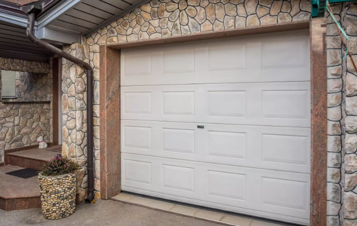 Domestic Garage Doors Installation Dudley, Sandwell, Walsall, Wolverhampton, Shrewsbury, Oswestry, Wrexham, Wales