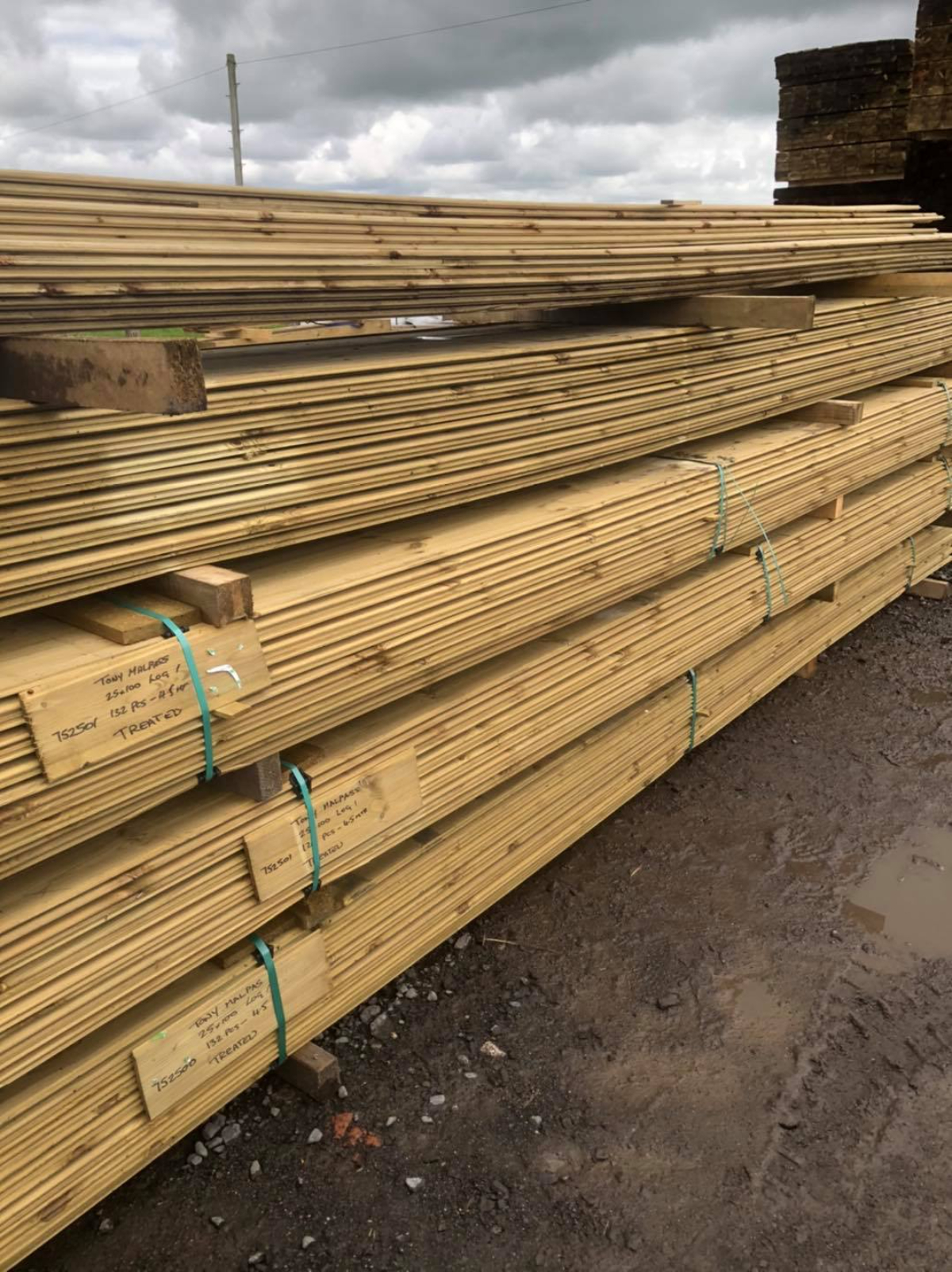 What Is The Ideal Wood For a Garden Fence