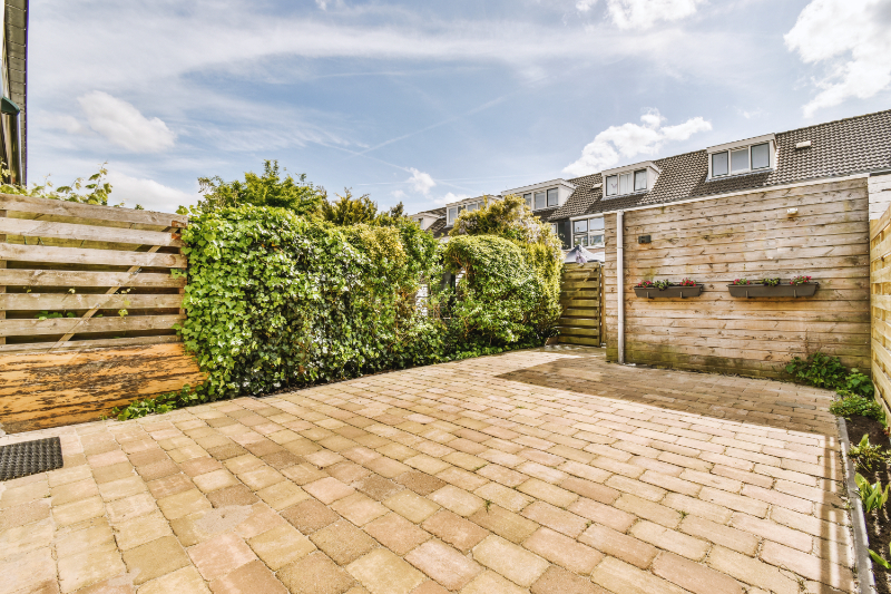 PREPARES THE HOME FOR RENOVATIONS