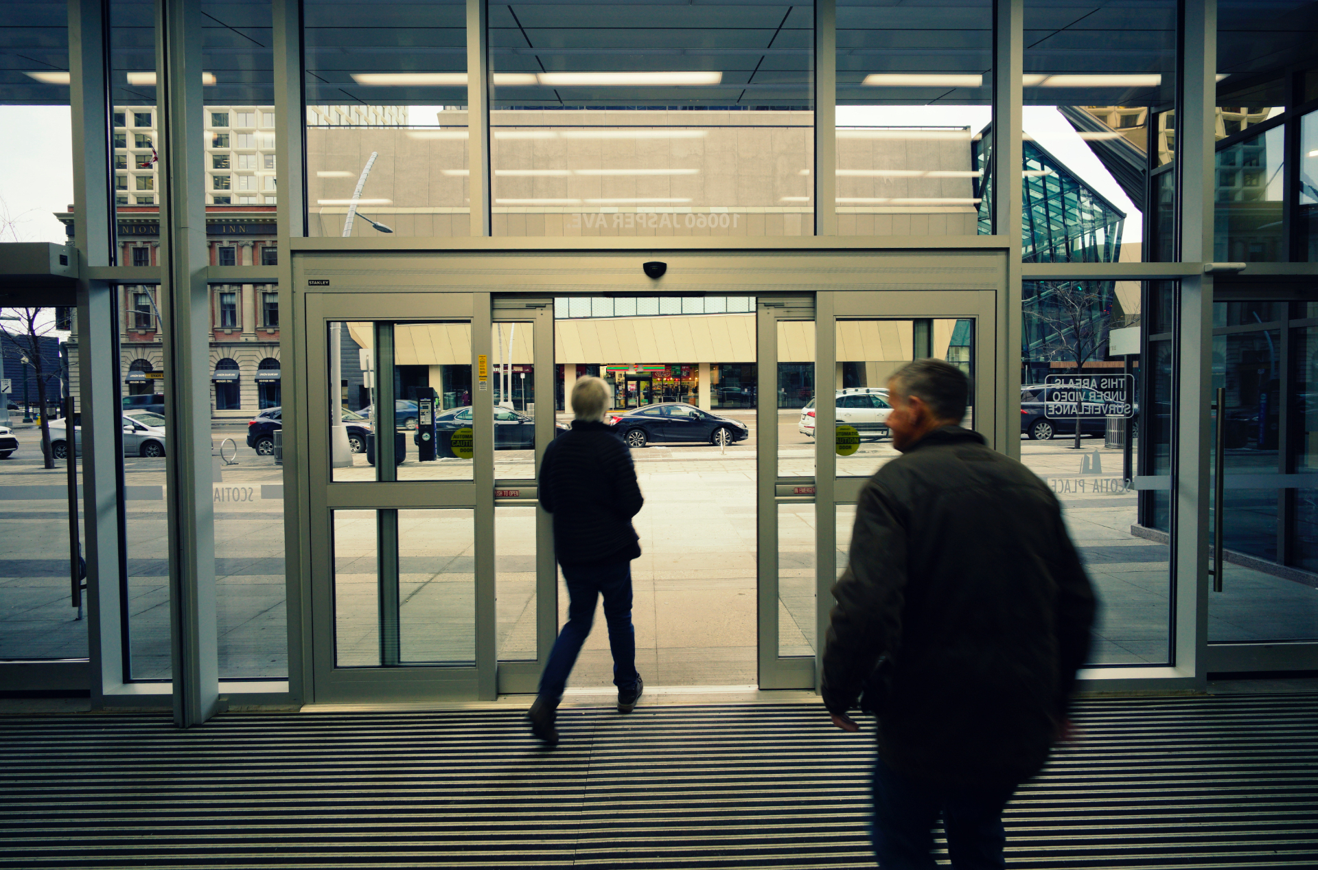 The Benefits of Automatic Doors in Retail Spaces Image
