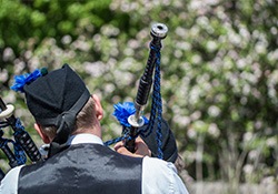 piper playing bagpipes