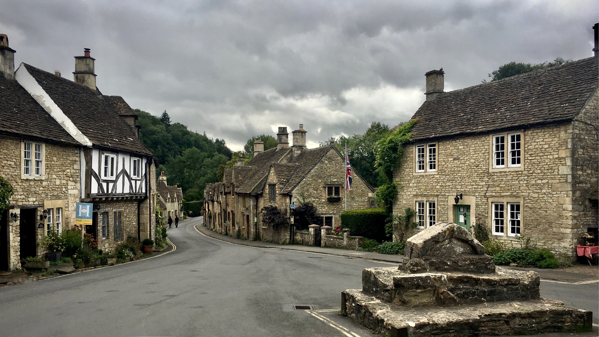ALTERATIONS IN PERIOD BUILDINGS - Shropshire, Derbyshire, Cheshire, Staffordshire And The West Midlands.