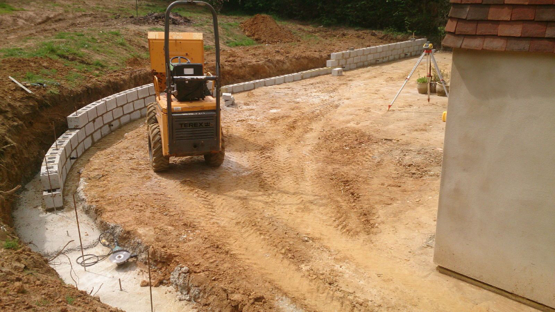 Sevenoaks patio during installation